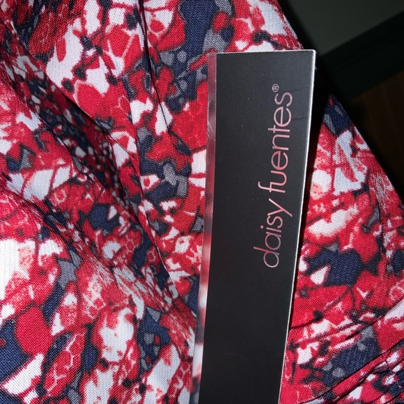 New woman’s top. - Picture 3 of 5